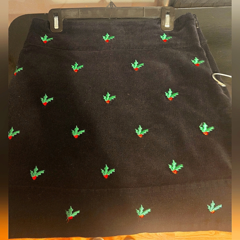 NEVER WORN! just in time for the holidays! CASTAWAY corduroy Women's sz 4 skirt